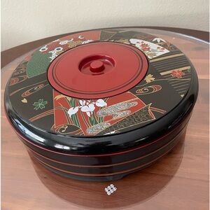 Vintage Asian Lacquerware Lidded Lazy Susan with 5 plates